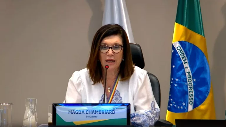 A presidente Magda Chambriard durante a coletiva de imprensa online sobre os resultados do 1º trimestre de 2025 (Foto Agência Petrobras)